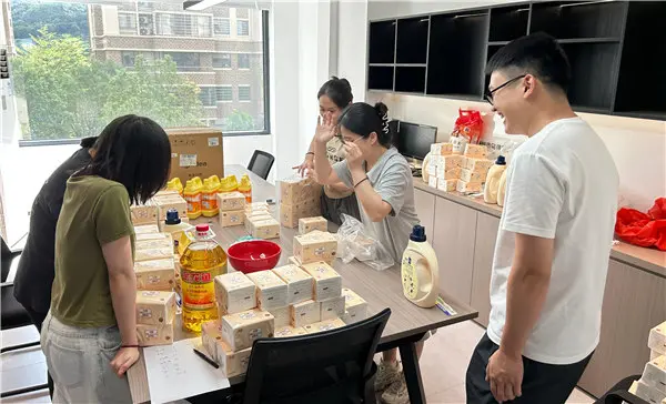 UTSTESTER Mooncake Dice Game01.jpg