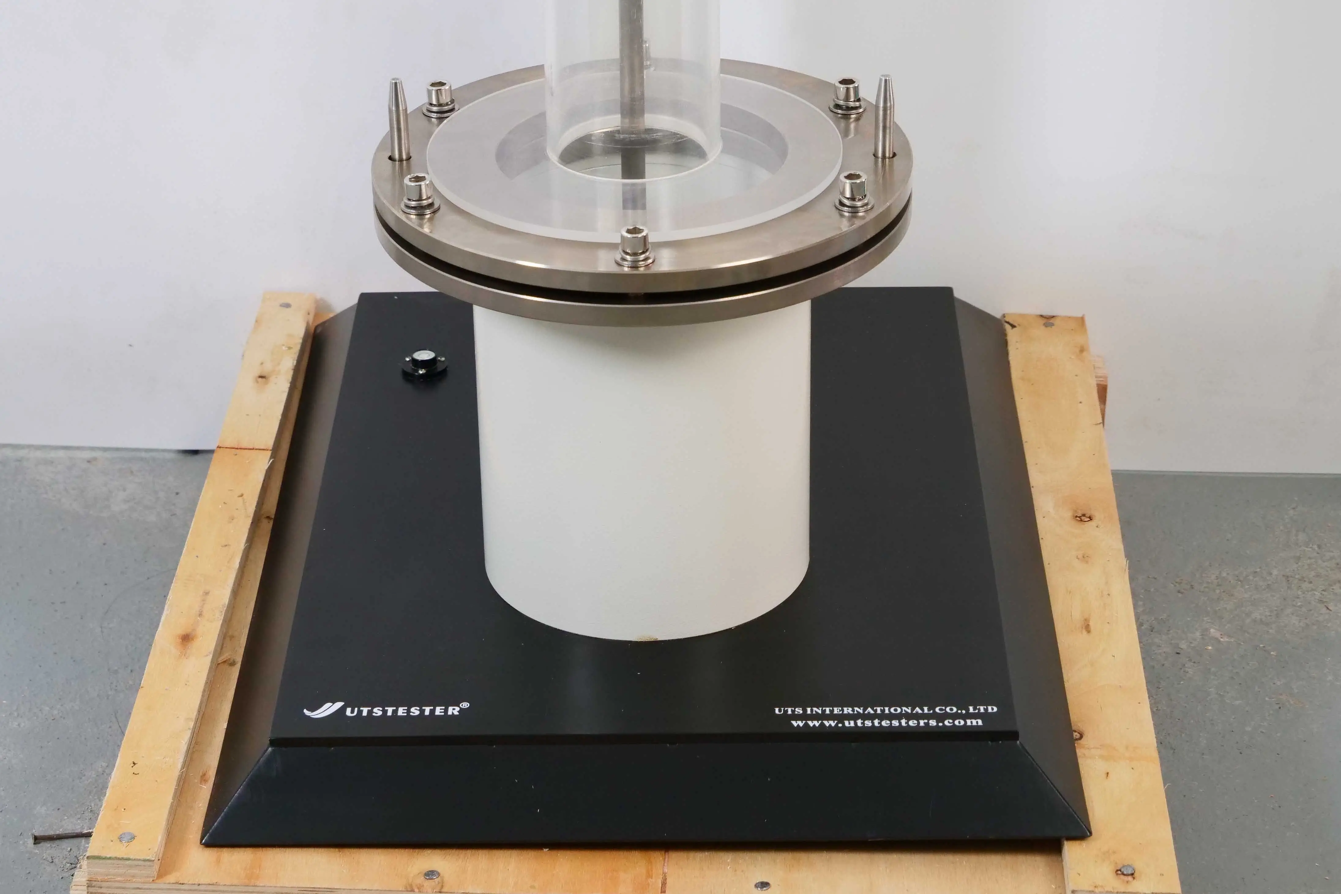 Grip supporting cylinder