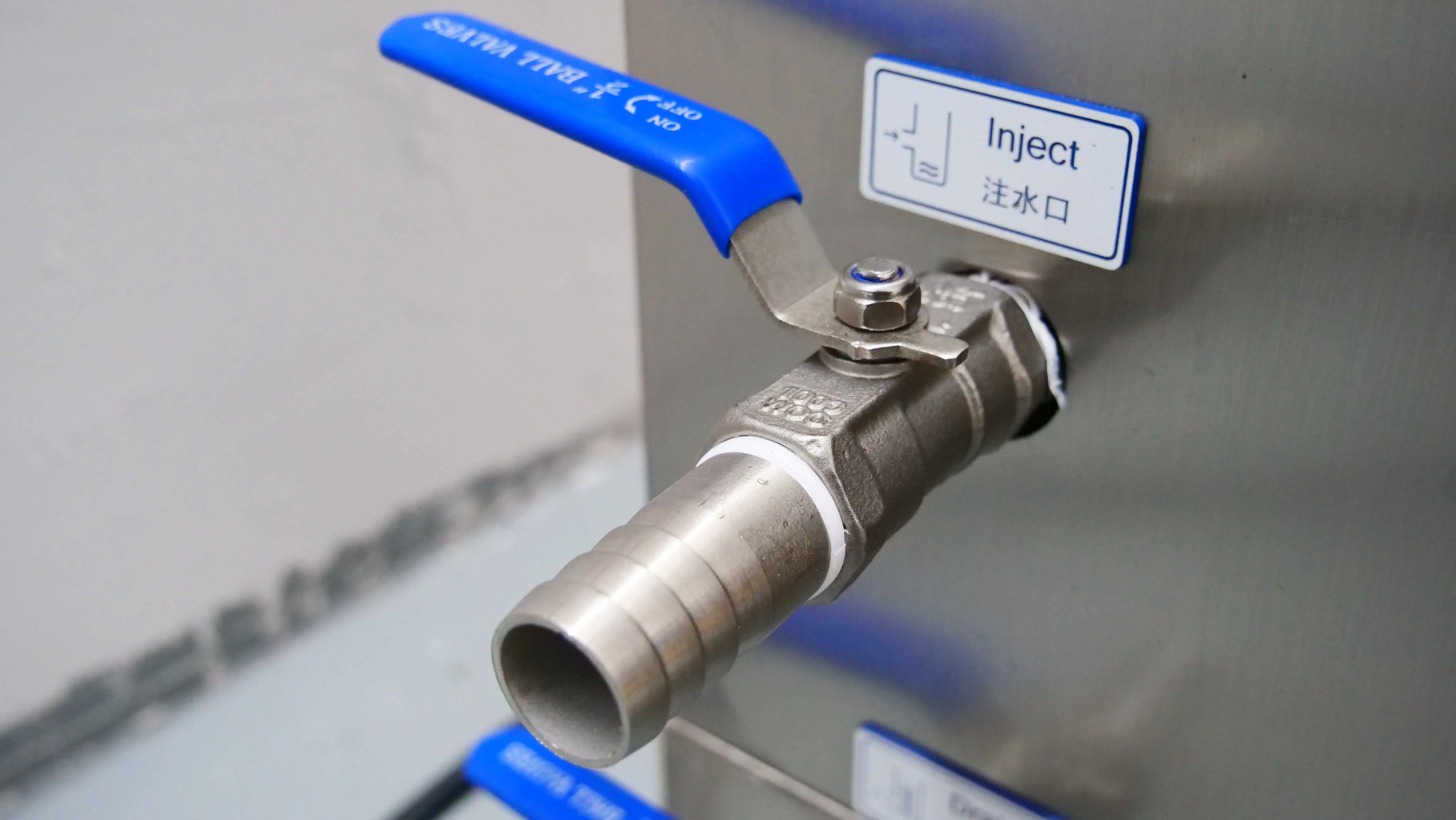 Water injection port