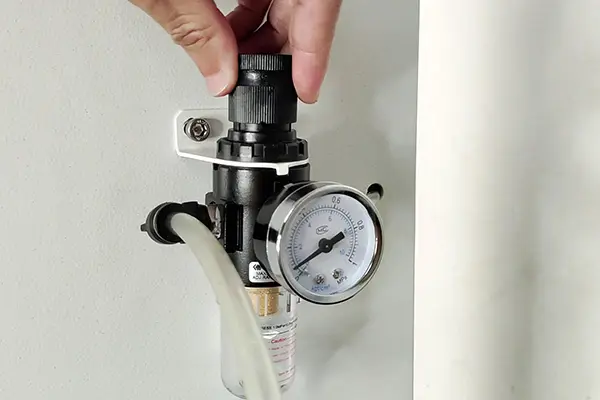 Pressure regulating valve